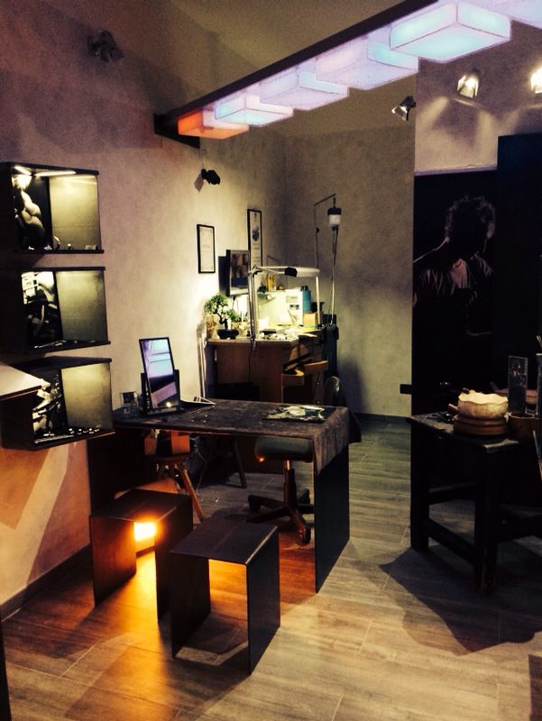 Bottega Reversi, Alzaia Naviglio Grande 2, Milano