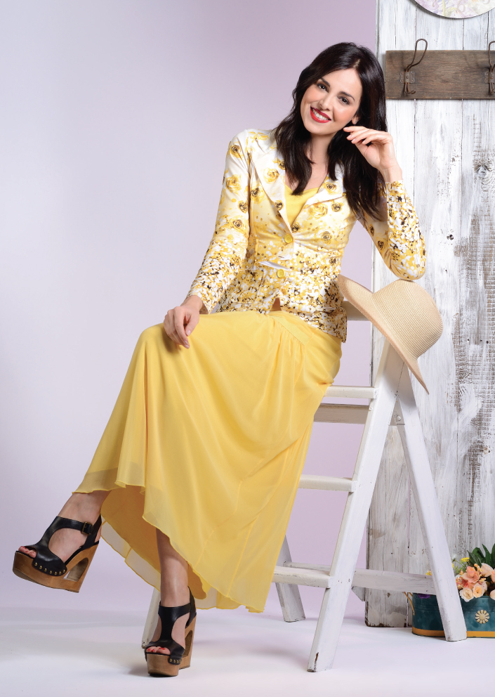 Paquito – blazer stampa floreale, sotto maxi gonna doppiata