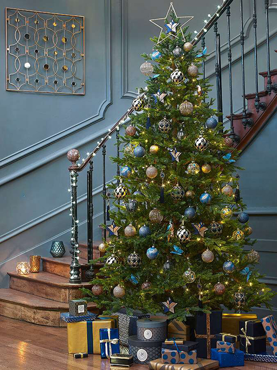 Albero Di Natale Argento E Blu.L Albero Di Natale Tra Tradizione E Decorazione Articolofemminile