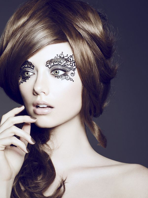 z-photo-by-Victor-Wagner-make-up-halloween-lace-mask-trend-glamour-dark-lady-black-costume-vampire-via-lederniercri.it_