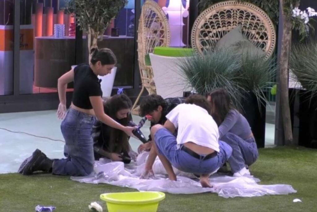 Sviene in diretta davanti a tutti: “Tienimi”, attimi di terrore al Grande Fratello