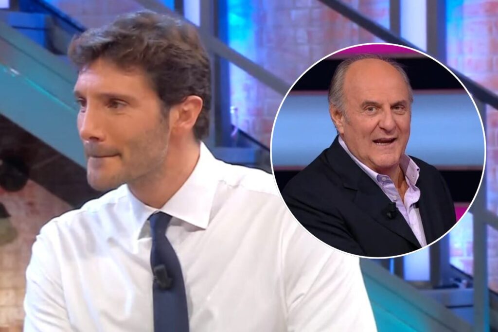 Affari tuoi, De Martino tira in ballo ‘La ruota della fortuna’: “Lo so, anche quando…”