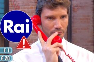Stefano De Martino ad Affari Tuoi e logo Rai